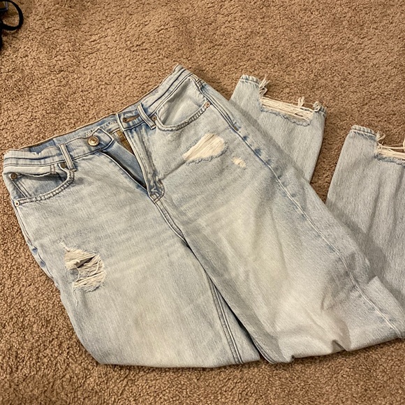 Light wash, straight leg, high waisted mom jeans - Picture 1 of 3